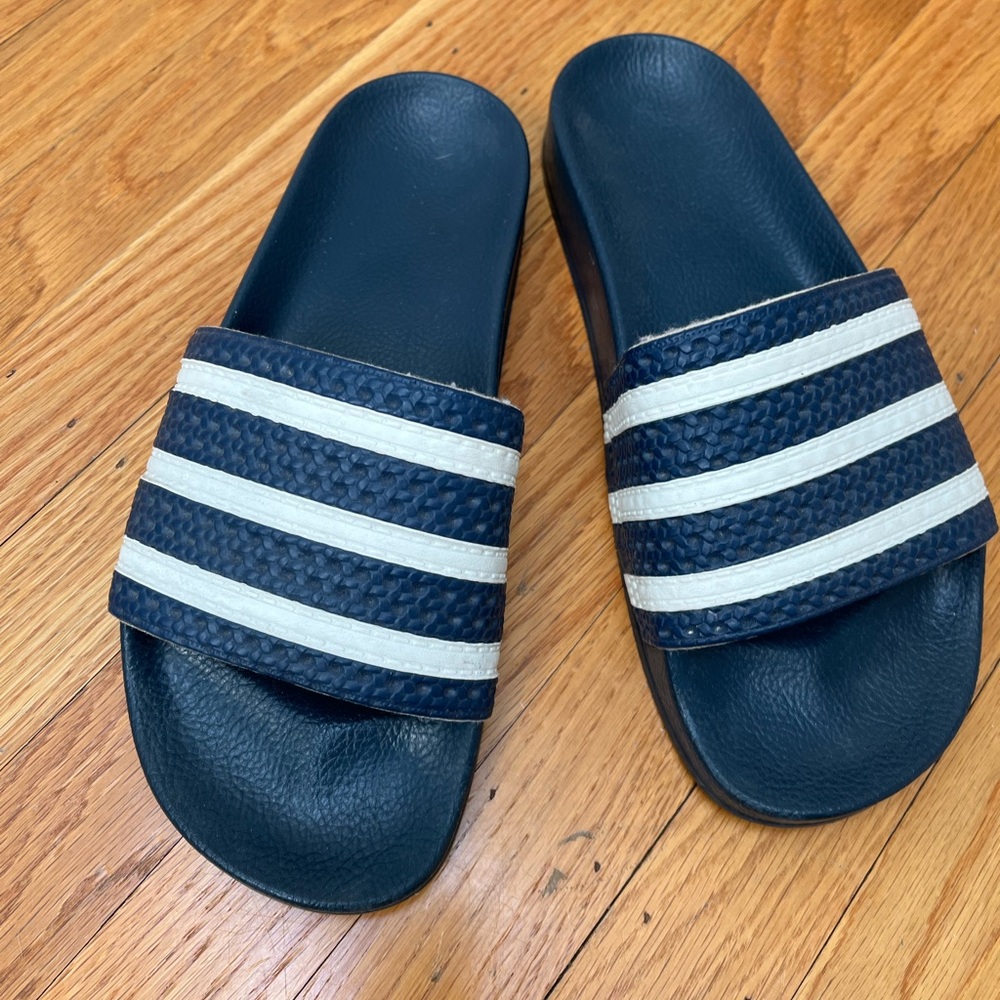 Adidas classic slides size 9 (unisex)